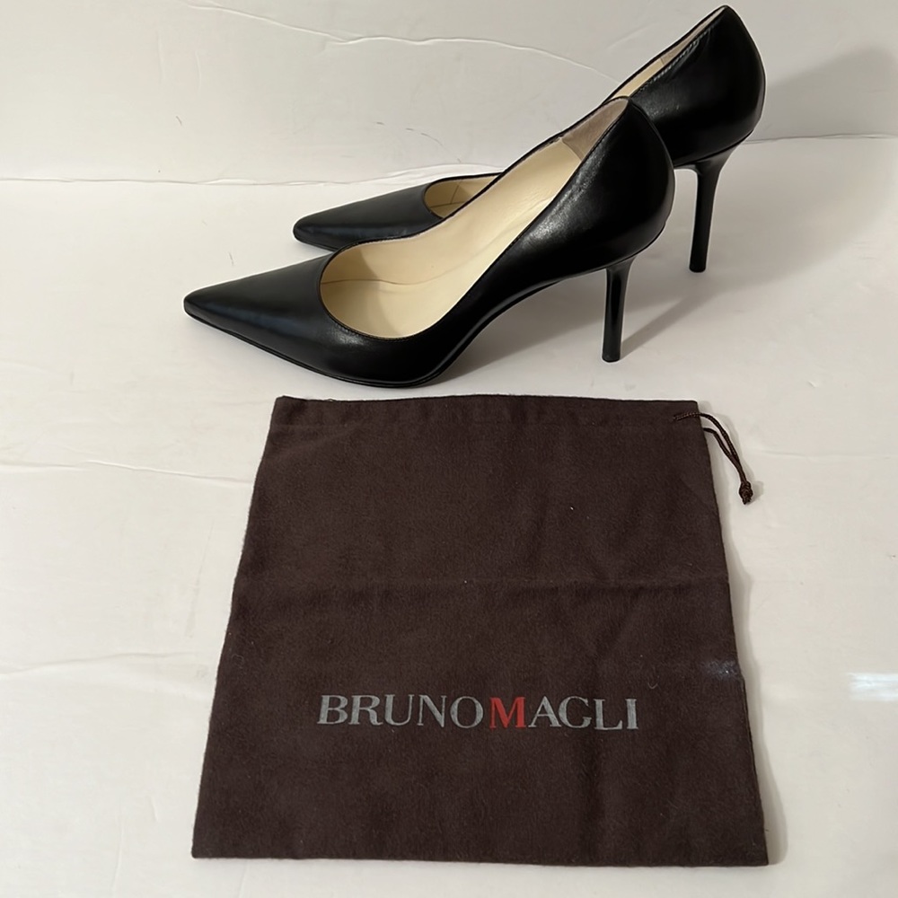 Bruno Magli pointed toe pump 3.5" stiletto heel in black Italian leather/Size 41